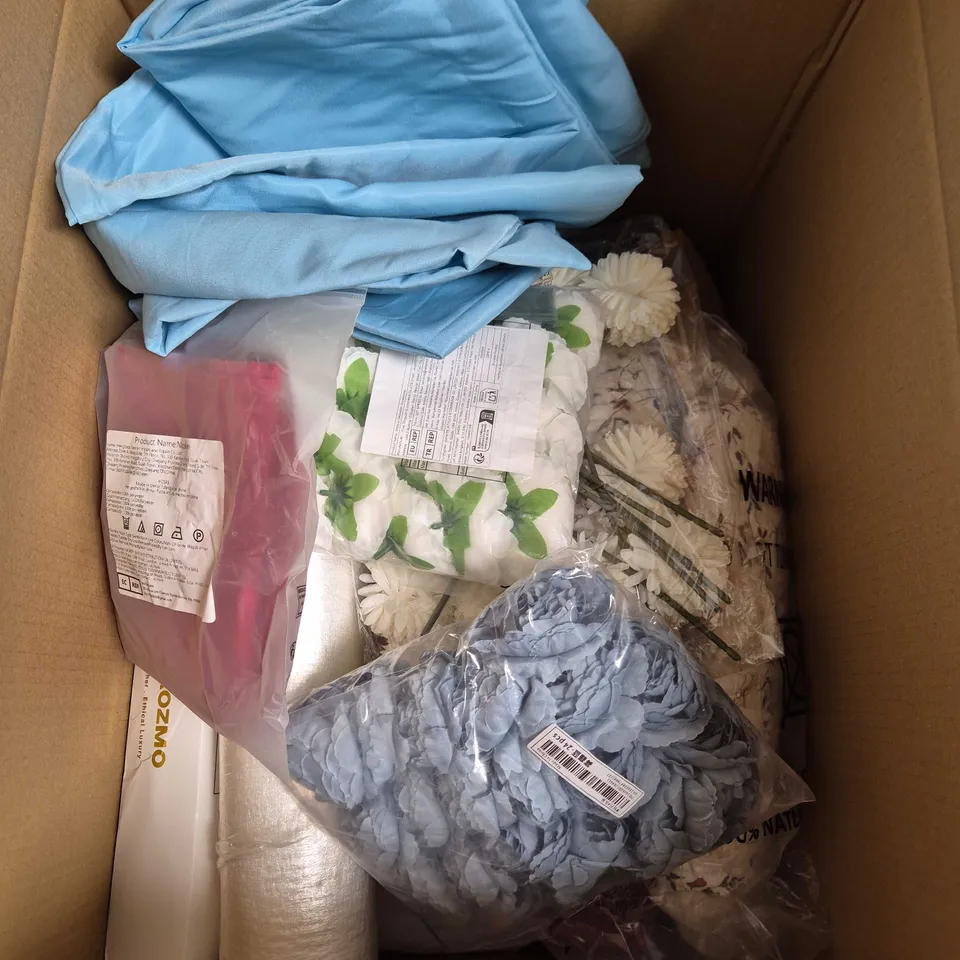 BOX OF APPROXIMATELY 15 ASSORTED ITEMS INCLUDING AN LED LCD PDP FLAT PANEL TV WALL MOUNT, A CABLE TRACKER AND OXO GOOD GRIP DOUBLE SIDED MELON BALLER