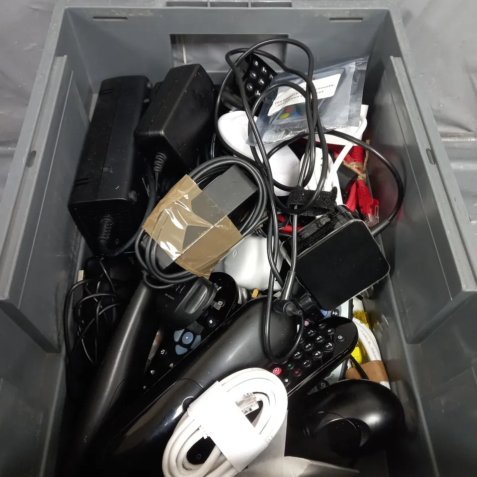 APPROXIMATELY 10 ASSORTED ELECTRICAL PRODUCTS TO INCLUDE USB CABLES , TV REMOTES , ETC 