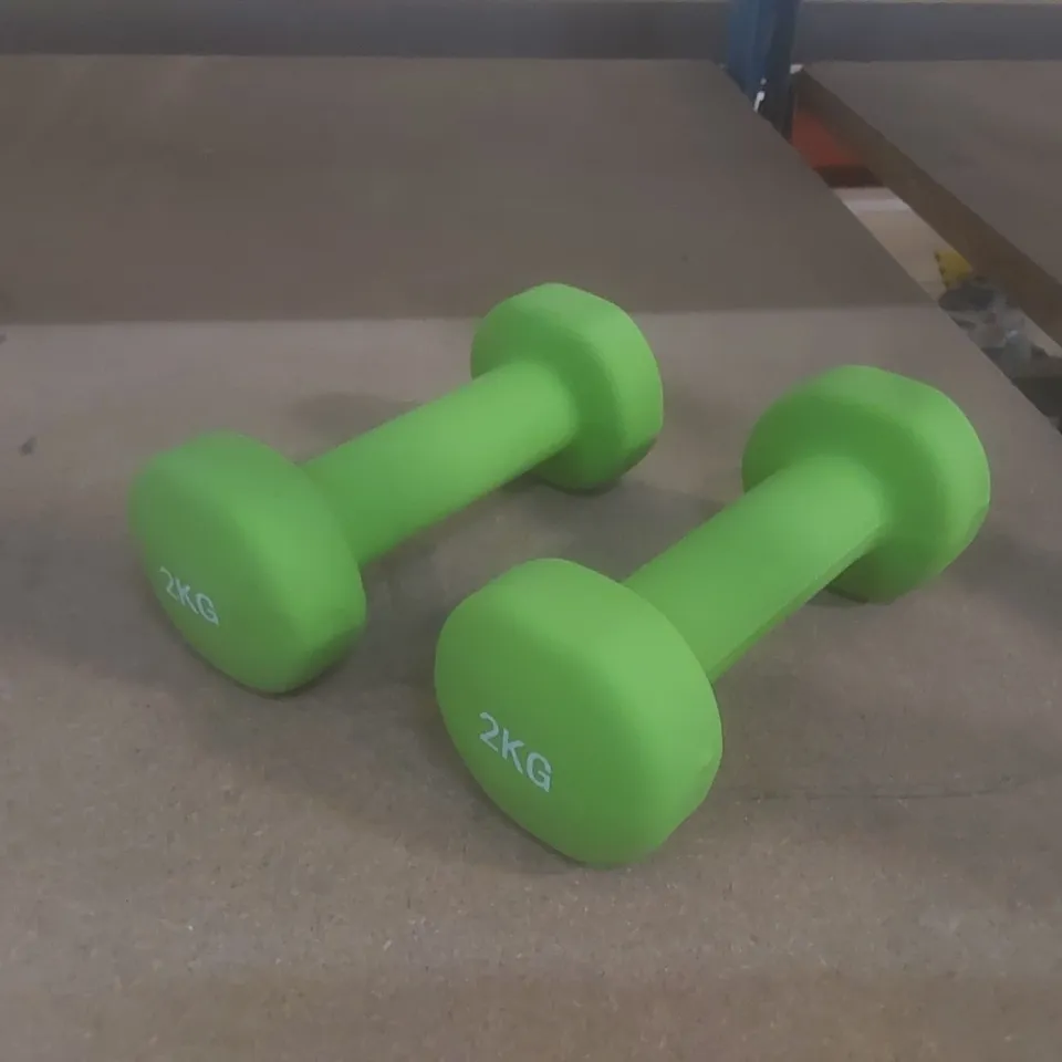 BOXED SET OF 2 NEOPRENE DUMBBELLS - GREEN (2 X 2KG)