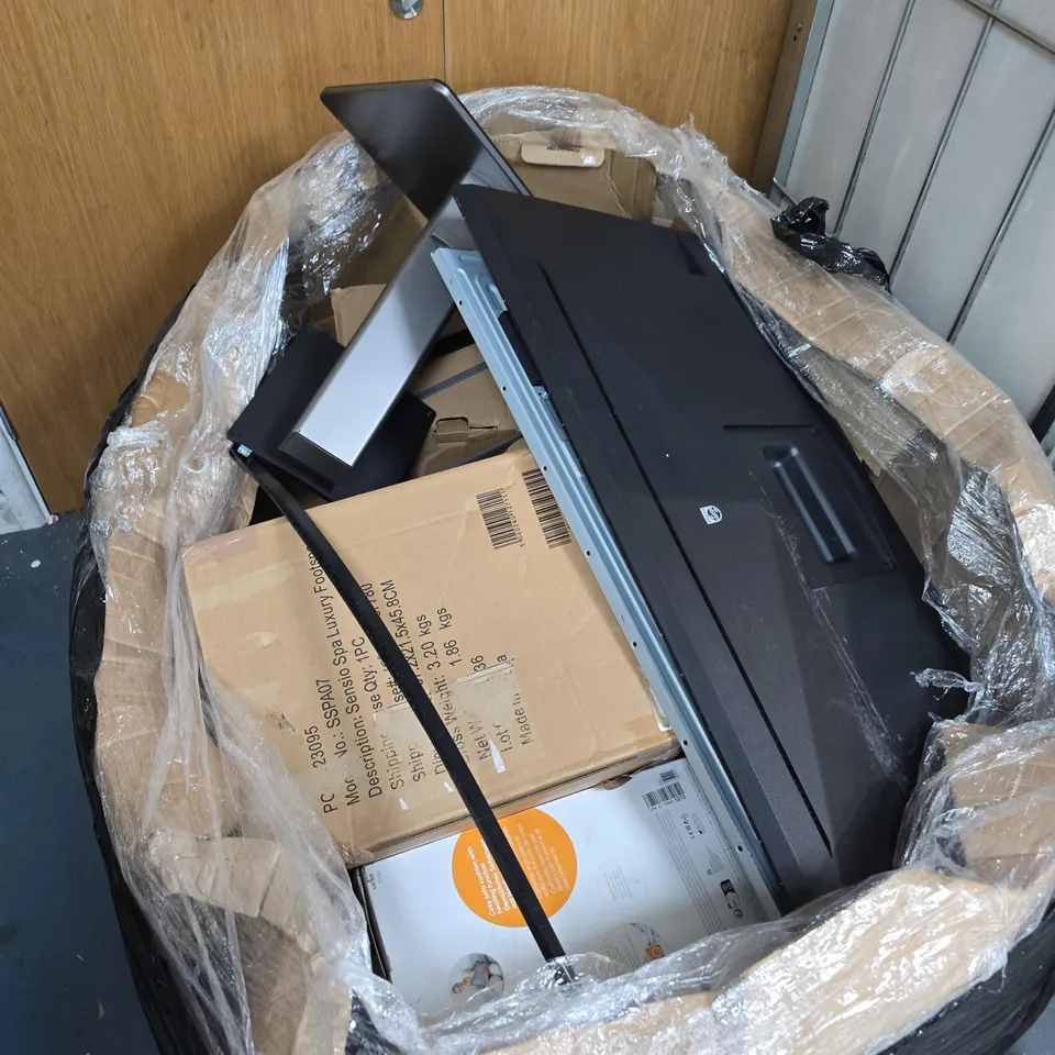 PALLET OF ASSORTED HOUSEHOLD ITEMS TOO INCLUDE - DAMAGED TV - HEATED BLANKETS - TABLET COVERS - ETC - COLLECTION ONLY 