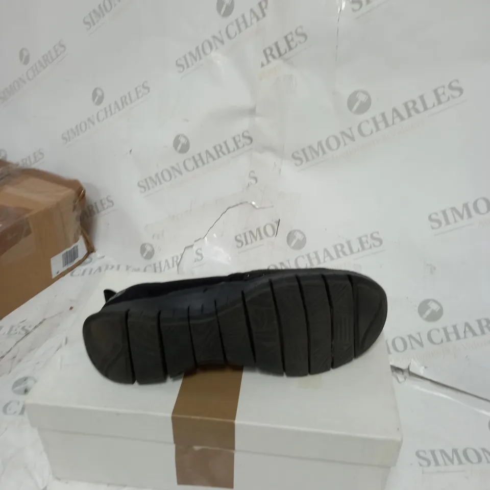 rusell & Bromley skechers shimer shoes 3.5