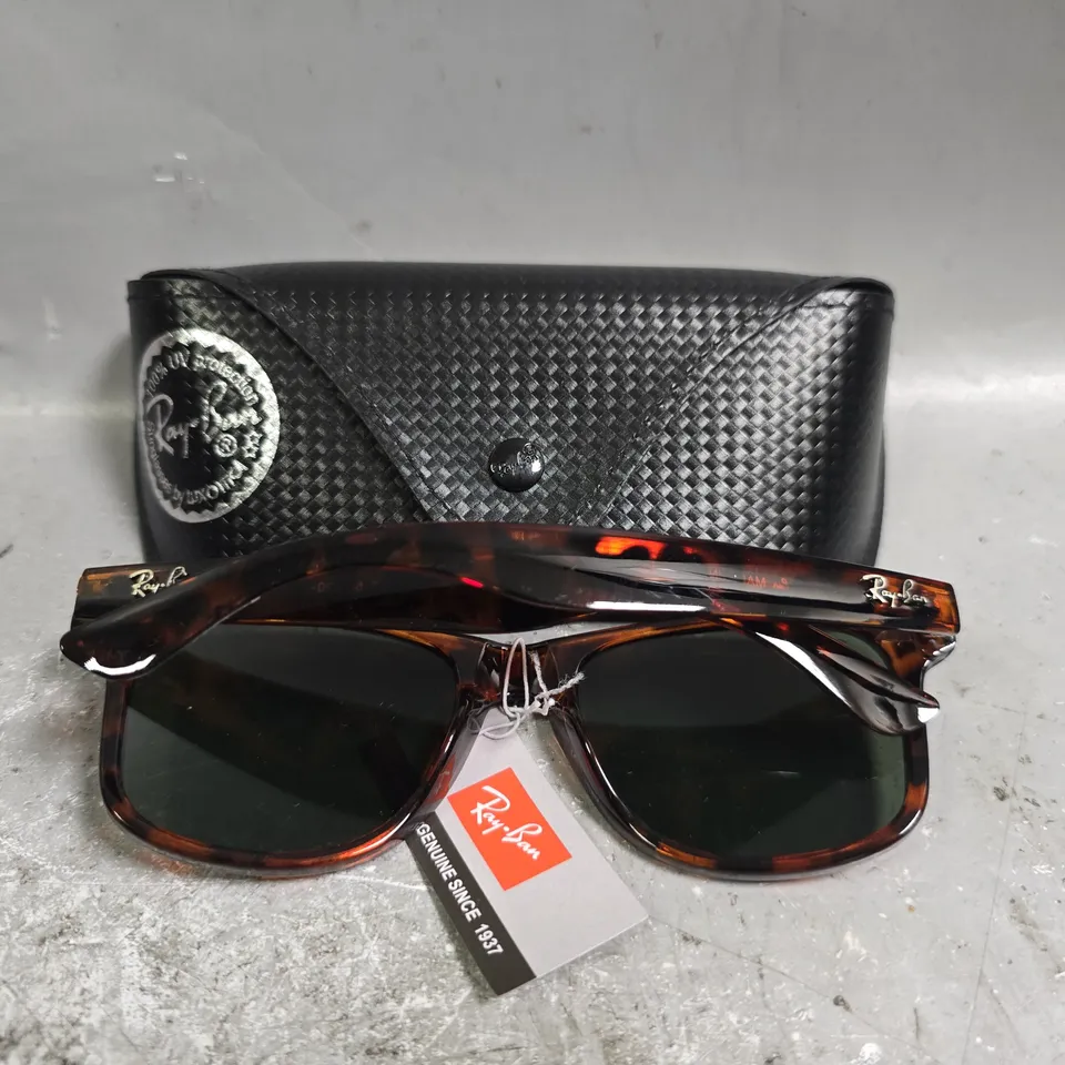 BOXED RAY-BAN WAYFARER