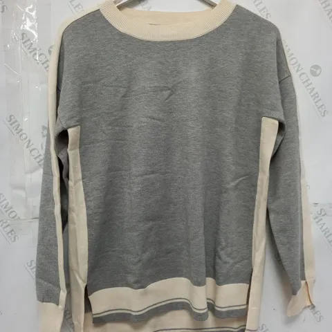CRYSTAL KOBE CREW NECK SWEATER IN GREY/CREAM - LARGE