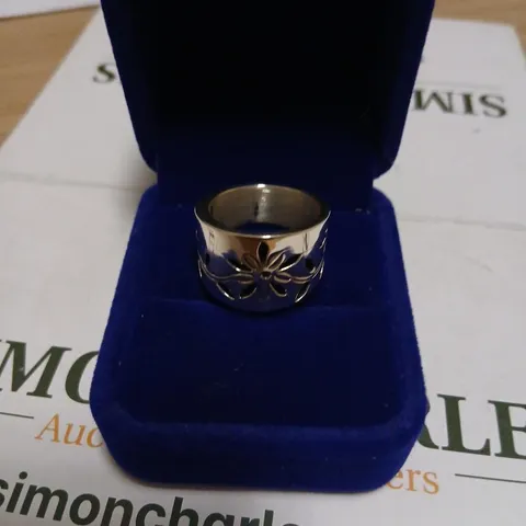 SILVER RING WITH FLORAL OPENWORK DESIGN