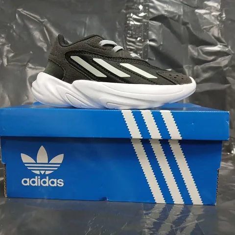 BOXED PAIR OF ADIDAS OZELIA EL INFANT SHOES IN GREY/WHITE SIZE UK 9