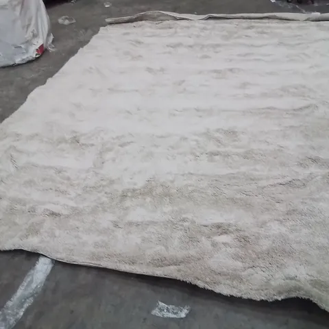 QUALITY DESIGNER AREA RUG - APPROXIMATELY 380X300CM