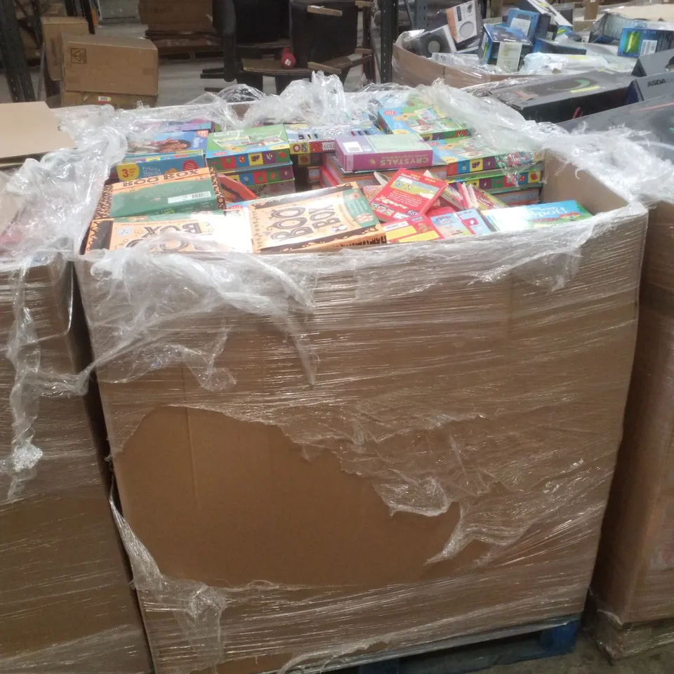 PALLET CONTAINING LARGE QUANTITY OF ASSORTED CHILDRENS ACTIVITIES & BOOKS