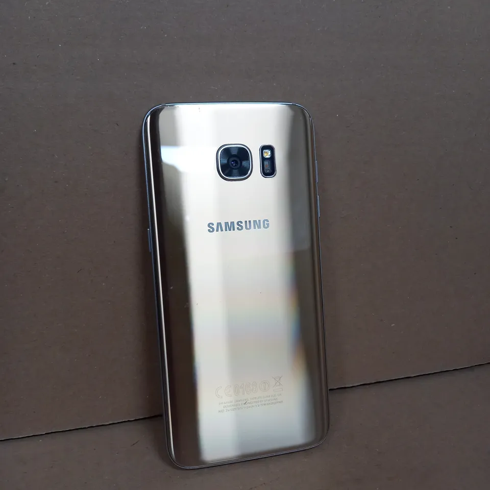SAMSUNG GALAXY S7 EDGE SMARTPHONE IN GOLD