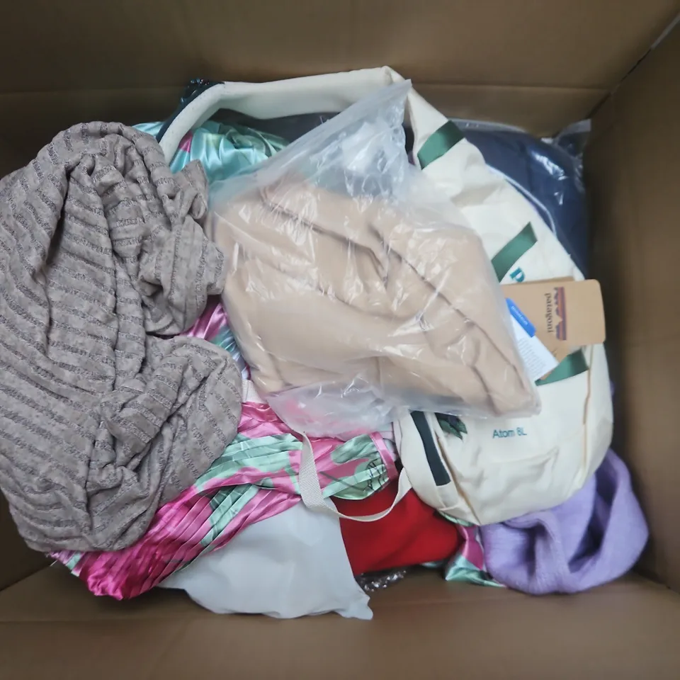 LARGE BOX OF APPROXIMATELY 25 ASSORTED CLOTHING ITEMS IN VARIOUS COLOURS, STYLES AND SIZES - COLLECTION ONLY