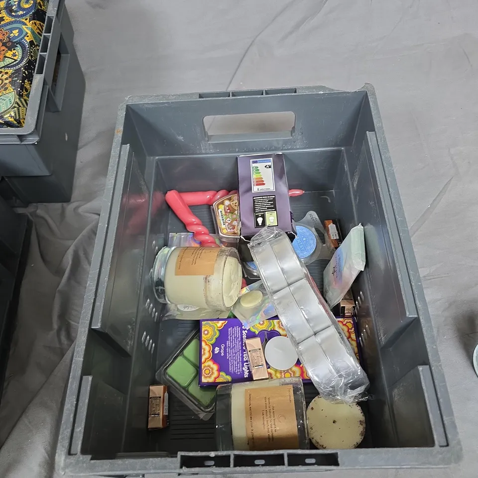 TOTE OF APPROXIMAELY 10 ASSORTED ITEMS TO INCLUDE: VILLAGE WAX MELTS CANDLE