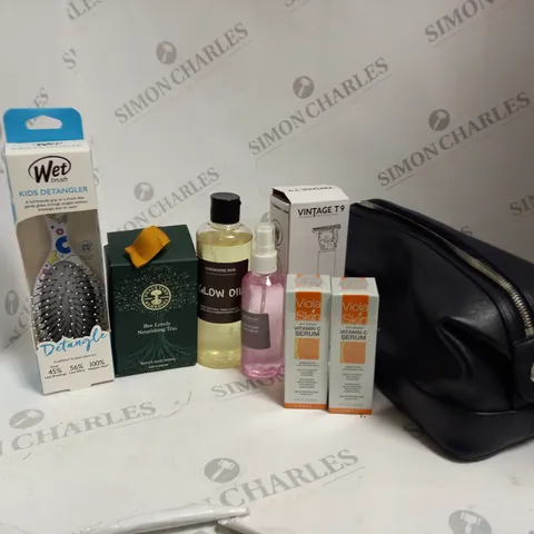 BOX OF ASSORTED ITEMS TO INCLUDE WASHBAG, BRUSH, SHAVER, SOAP ETC