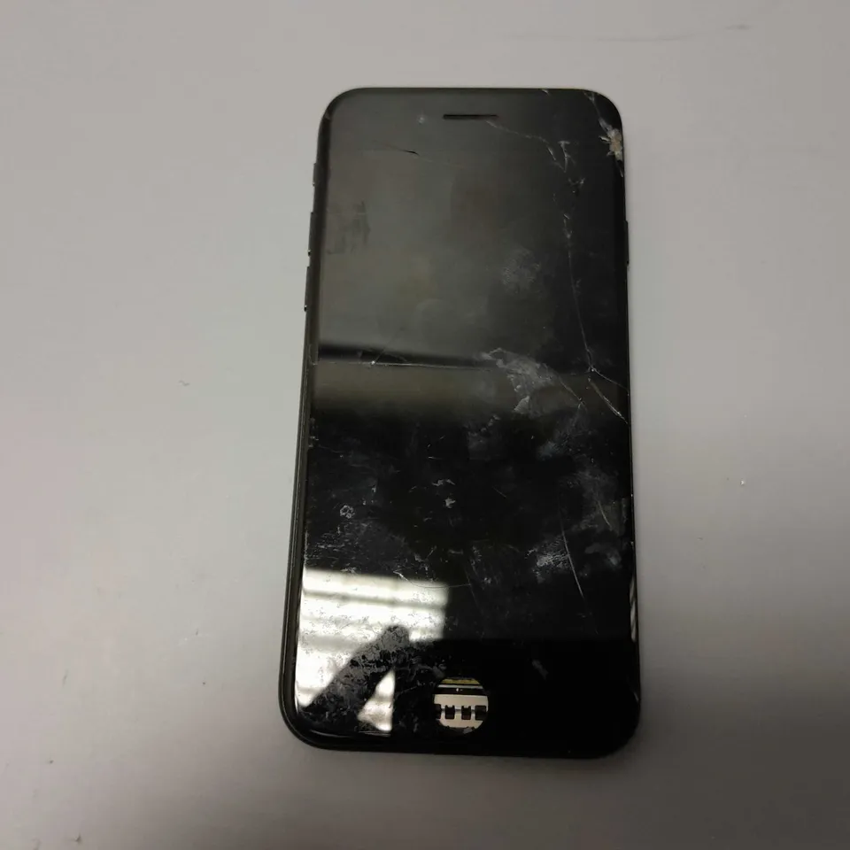 APPLE IPHONE 7 (A1778) SMARTPHONE