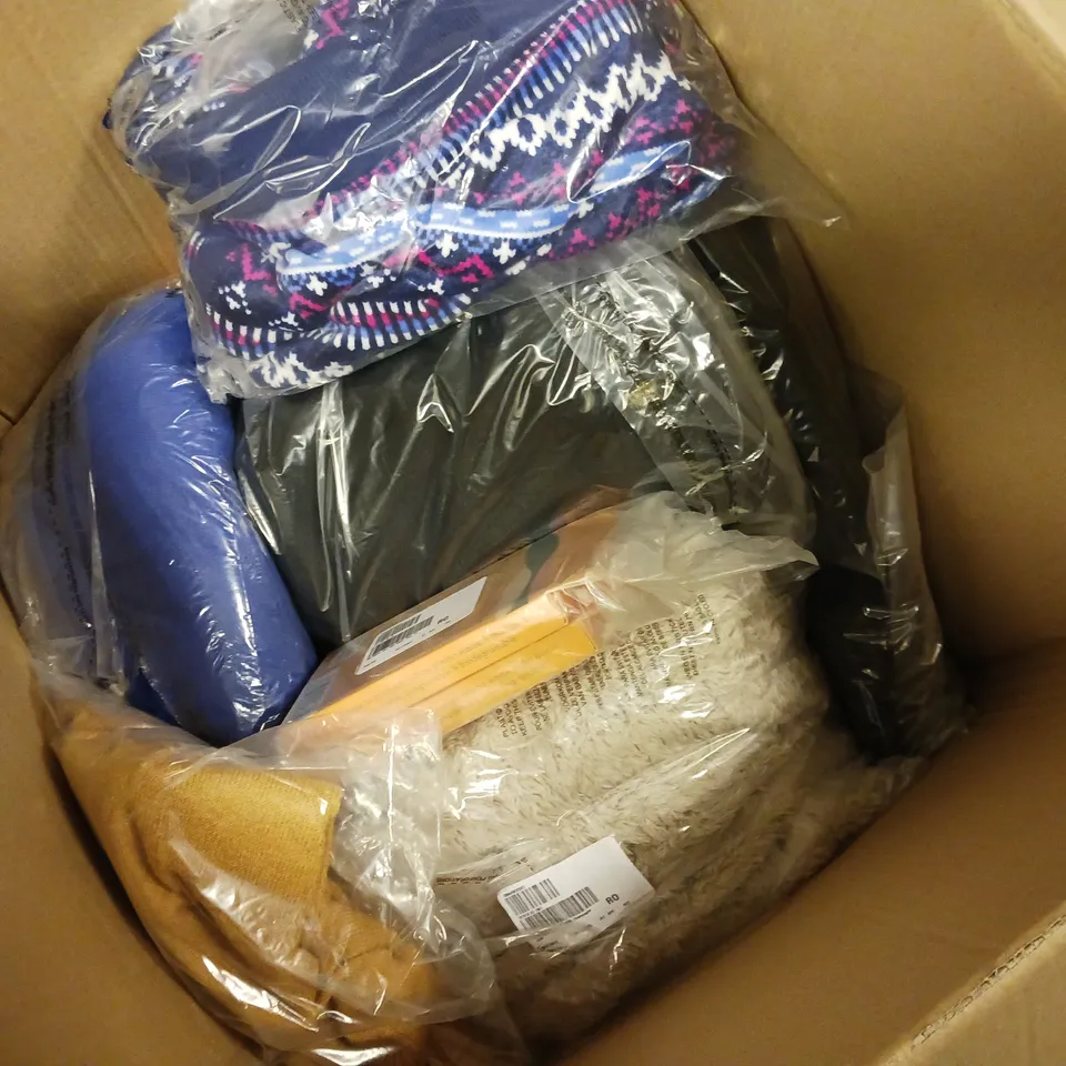 LARGE QUANTITY OF ASSORTED CLOTHING ITEMSTO INCLUDE BAGS, PJ SETS, COATS FROM BRANDS SUCH AS PAUL COSTELLOE, RUTH LANGSFORD, HELENE BERNMAN, ETC 