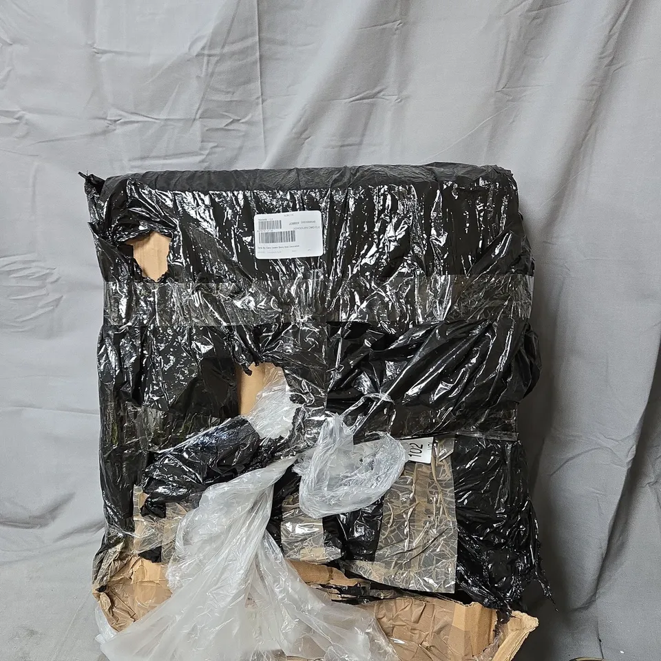 SARA BY SARA DAVIES BERRY BOW DECORATION.