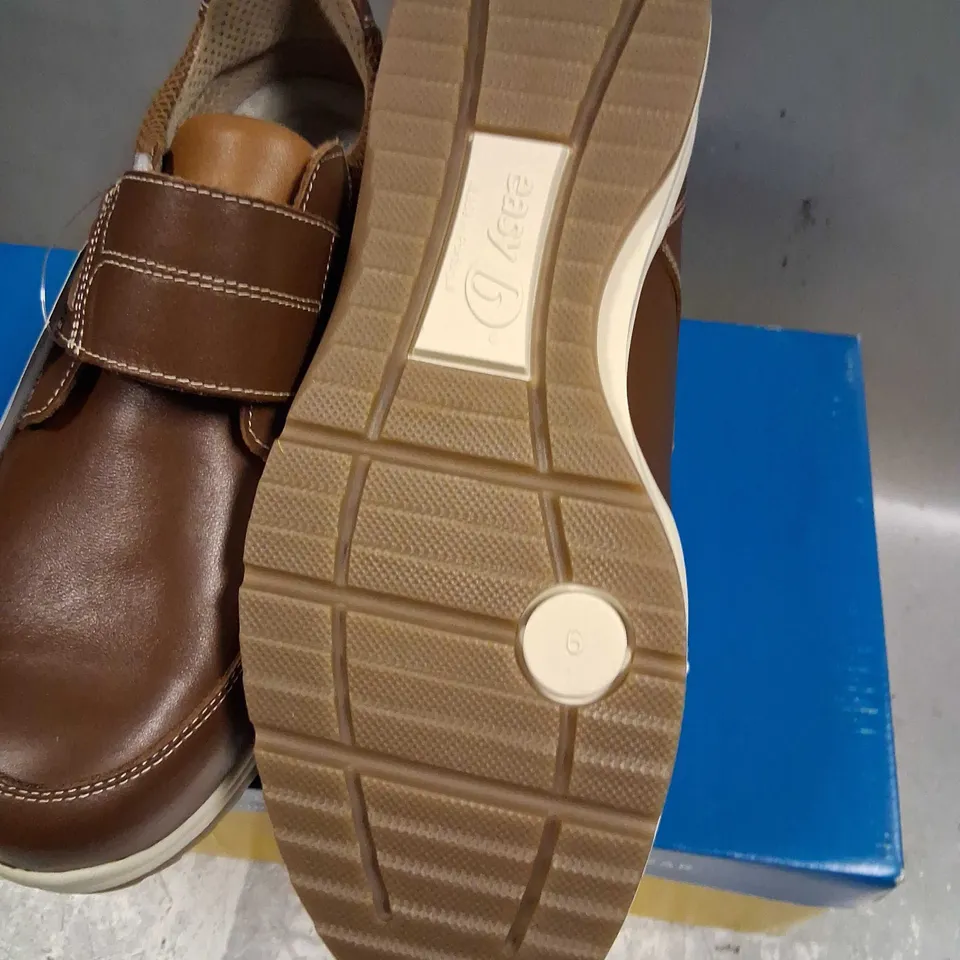 BOXED DB SHOES DARWIN CHESTNUT SIZE 9