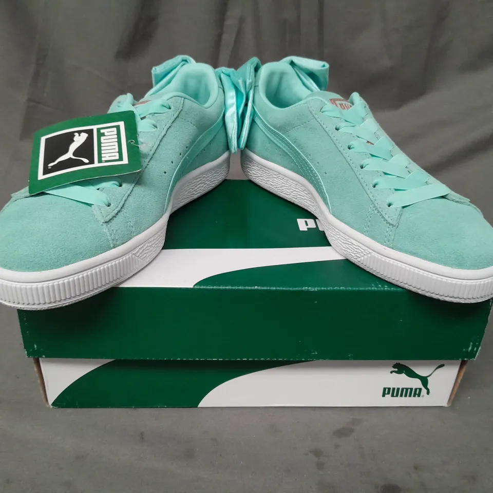 BOXED PAIR OF PUMA SUEDE BOW WOMENS SHOES IN ISLAND PARADISE UK SIZE 3.5