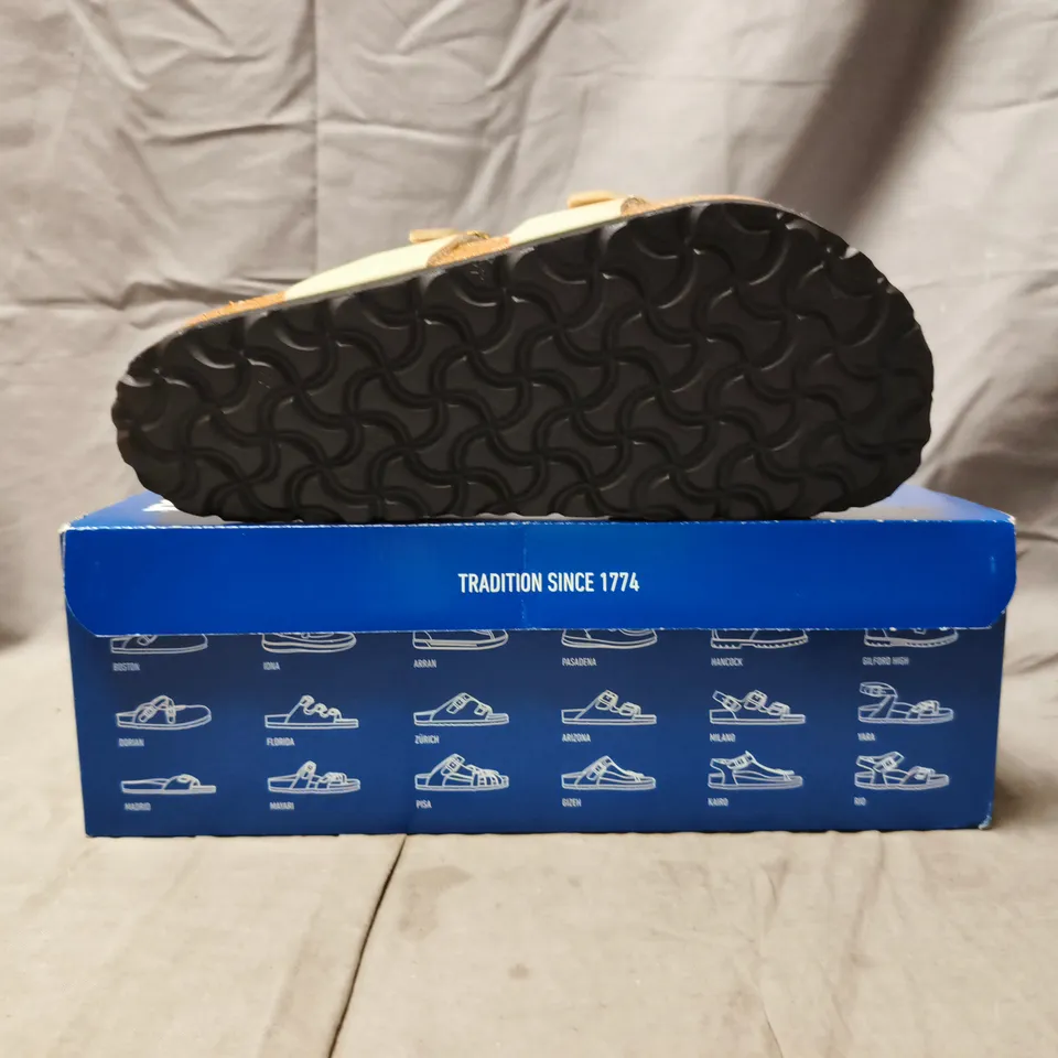 BOXED PAIR OF BIRKENSTOCK MAYARI T-POST SANDALS IN SANDCASTLE SIZE UK 5