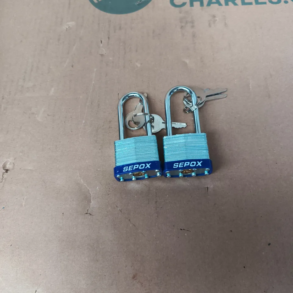 TOTE OF APPROXIMATELY 15 ASSORTED ITEMS TO INCLUDE: 2X SEPOX PADLOCKS WITH KEYS