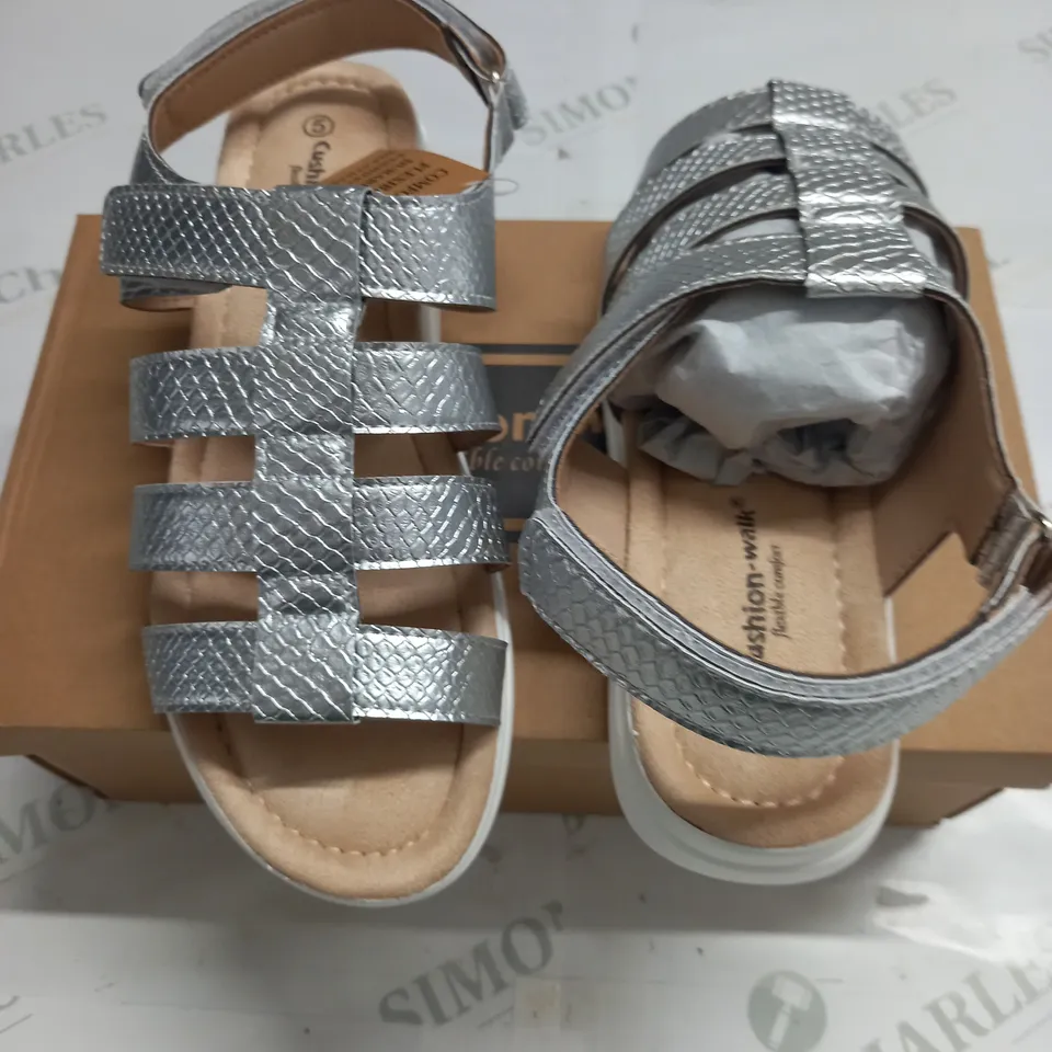 BOXED CUSHION WALK PLATFORM SANDALS IN TAN - SIZE 8