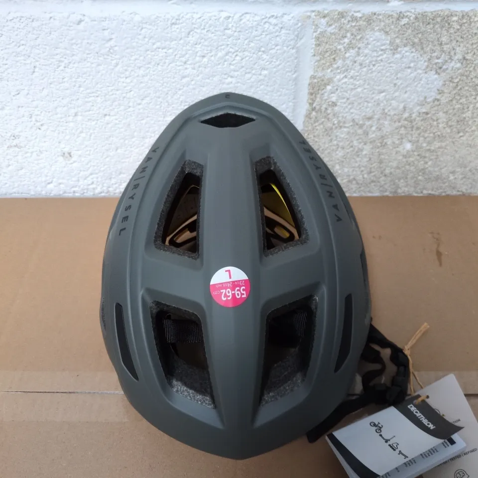 VAN RYSEL CYCLING SAFETY HELMET SIZE LARGE 59-62CM