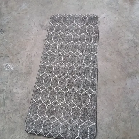 QUALITY DESIGNER AREA RUG - APPROXIMATELY 110X50CM