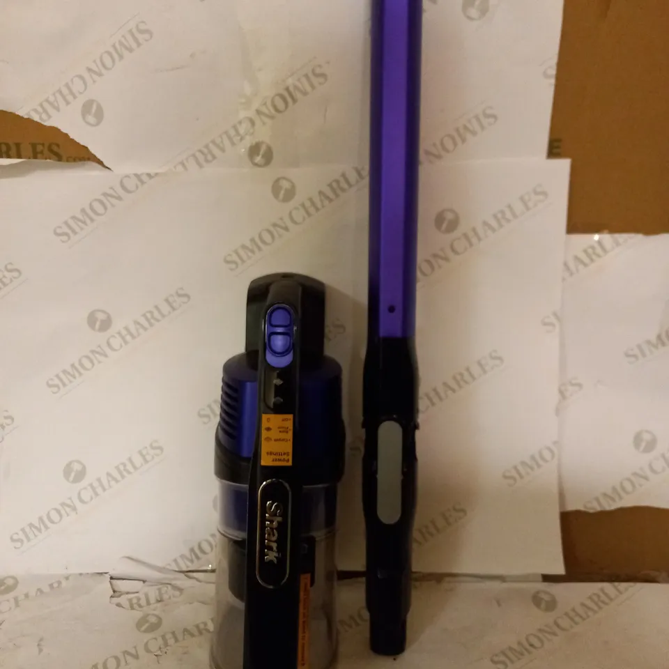 SHARK ANTI HAIR WRAP CORDLESS PET VACUUM CLEANER IZ202UKT