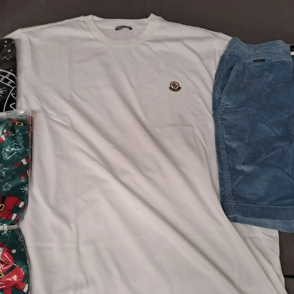 BOX OF APPROXIMATELY 25 ASSORTED CLOTHING ITEMS IN VARIOUS STYLES AND SIZES TO INCLUDE T-SHIRTS, SHORTS, ETC