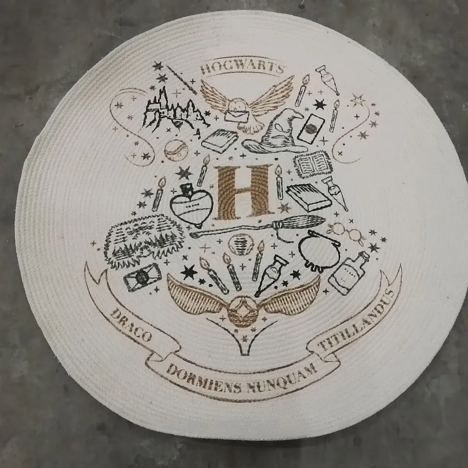 QUALITY DESIGNER AREA RUG - APPROXIMATELY 80X80CM