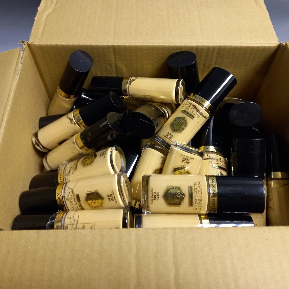 BOXED LOT OF MAX FACTOR TESTER BOTTLES OF FACE FINITY ALL DAY FLAWLESS FOUNDATION 30ML