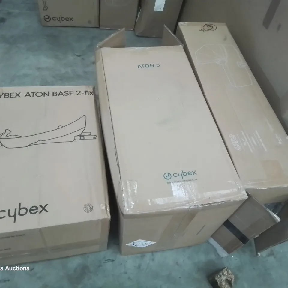 BOXED MAMAS & PAPAS FLIP XT3 CARRICOT, ATON 5 BABY SEAT & ATON BASE 2- FIX