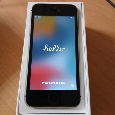 APPLE IPHONE SE 16GB – SILVER – BOXED