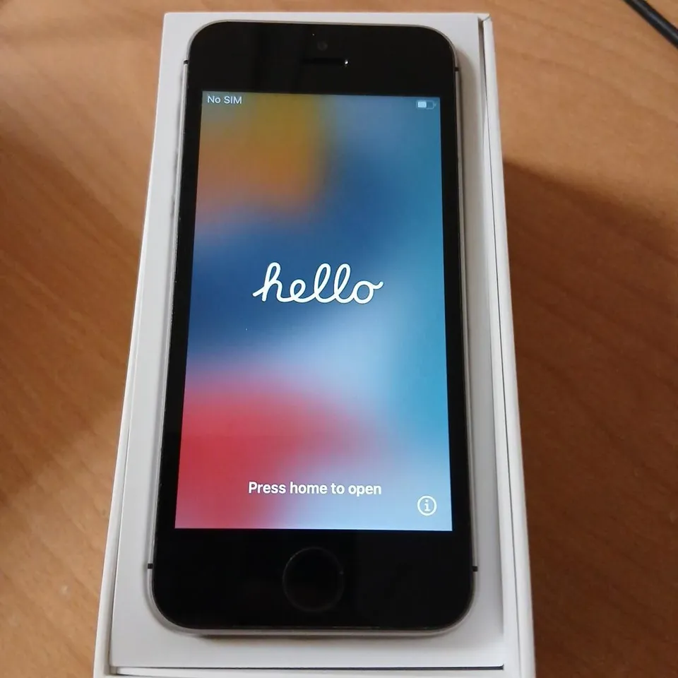 APPLE IPHONE SE 16GB – SILVER – BOXED