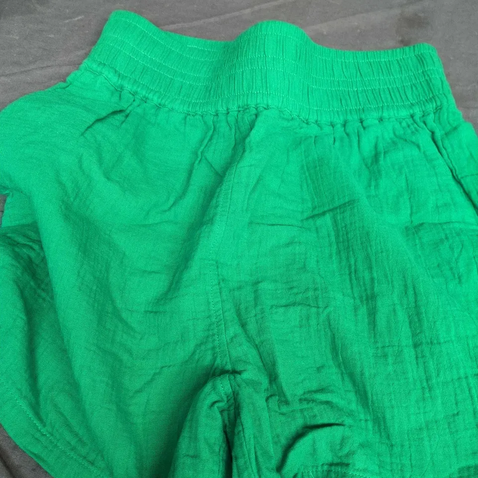 BODEN WOMEN'S GREEN SHORTS – UK 8