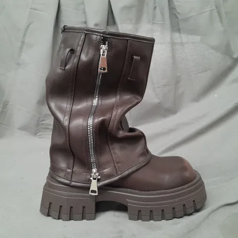 BOXED PAIR OF ASYLUM CHUNKY ANKLE BOOTS IN DARK BROWN ASIAN SIZE 230