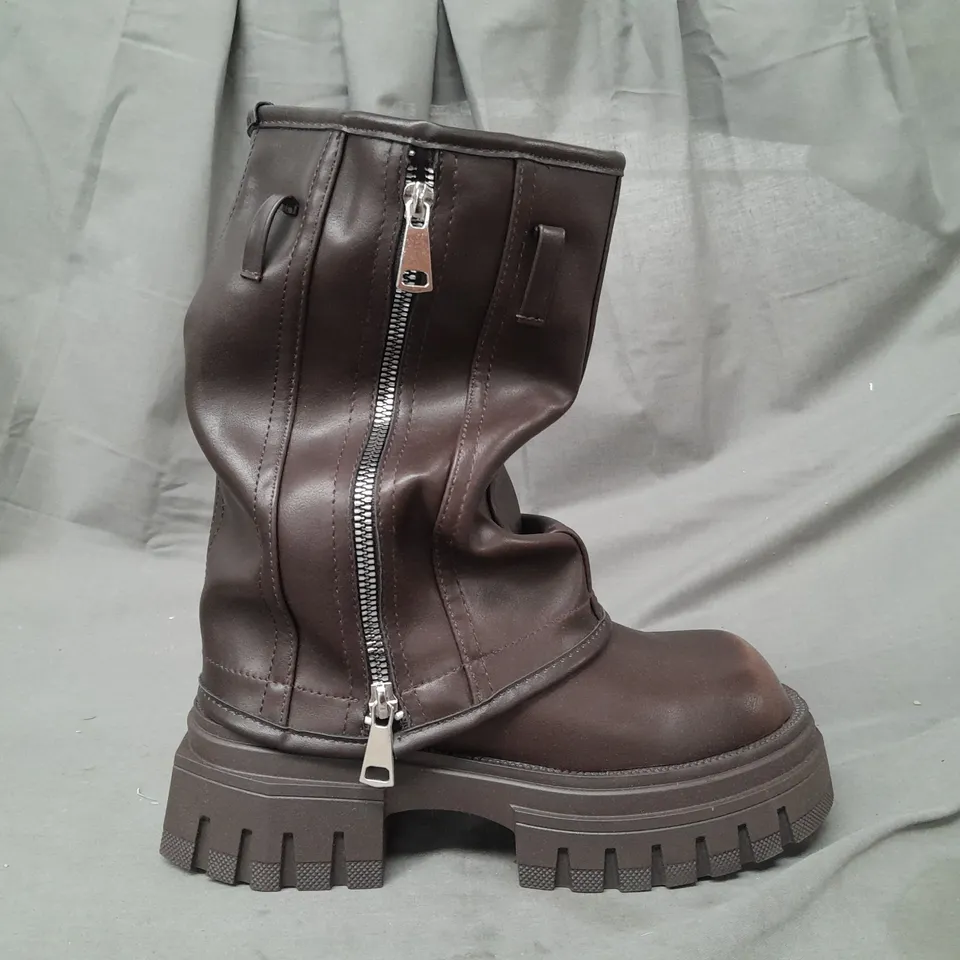 BOXED PAIR OF ASYLUM CHUNKY ANKLE BOOTS IN DARK BROWN ASIAN SIZE 230