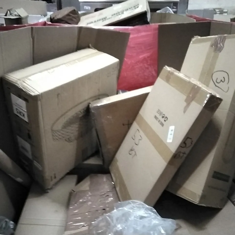 PALLET OF HOUSEHOLD ITEMS TO INCLUDE TOASTER, PLAY PEN, STROLLER AND ALL TERRAIN KBEE WALKER ECT