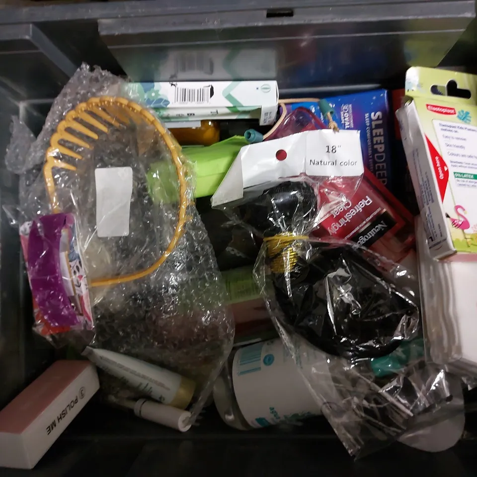 BOX OF APPROX 15 COSMETIC ITEMS TO INCLUDE MILANI CONCEALER, COLLECTION CONCEALER, A LITTLE SOMETHING BATH FIZZERS