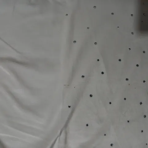 BOXED JM BY JULIEN MACDONALD GLITTER BURST BEDSPREAD IN WHITE (250 X 260CM)