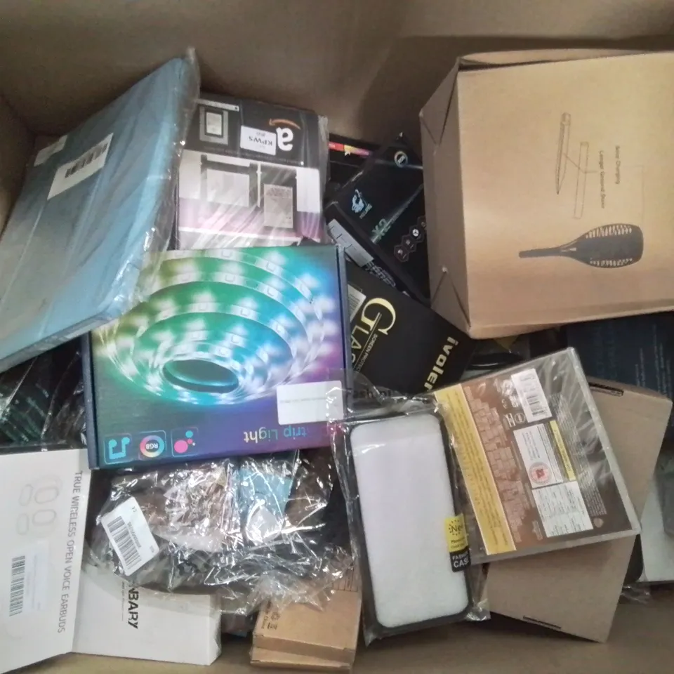 BOX CONTAINING LARGE AMOUNT OF BOXED ELECTRICAL ITEMS TO INCLUDE: RING LIGHT AND SELFIE STAND, SCREEN PROTECTORS, EARPHONES, VARIOUS LIGHT BULBS, PHONE CASES ETC.