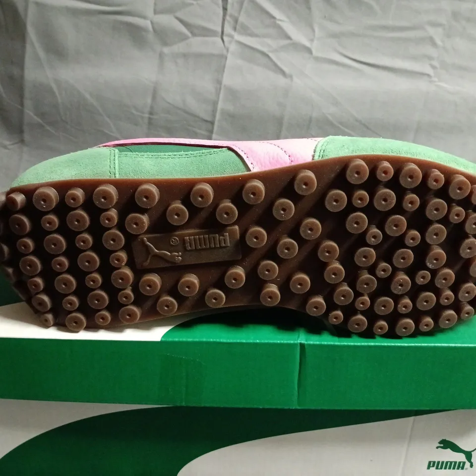 BOXED PAIR OF PUMA EASY RIDER VINTAGE SNEAKERS – GUK SIZE 8
