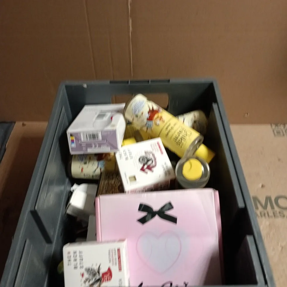 APPROXIMATELY 20 ASSORTED COSMETIC ITEMS INCLUDING CHILDS FARM HAIR & BODY WASH , THE BLACK STUFF IRISH SOAP AND ORGANIC CHILDREN LOTION & AFTER SUN 