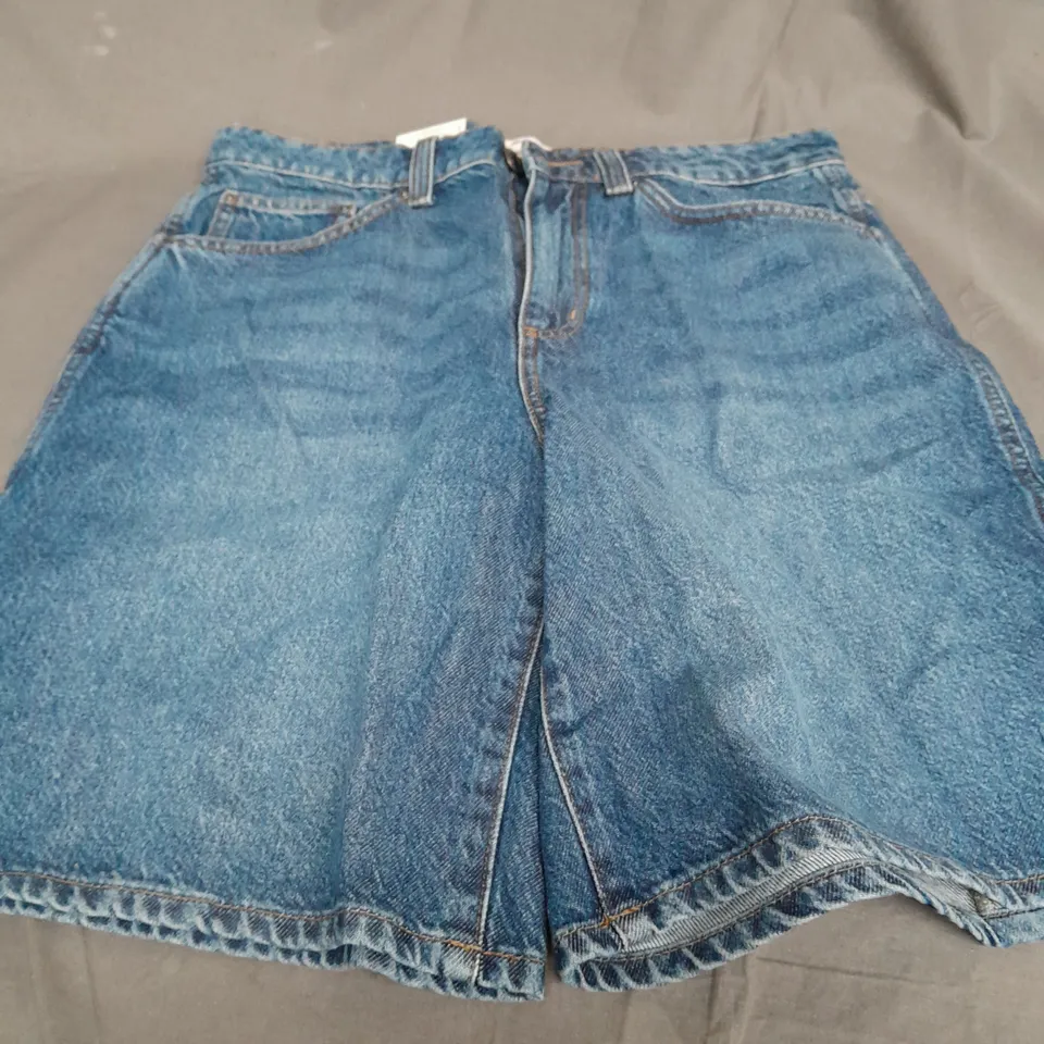 COTTON ON SUPER BAGGY JORT IN DENIM - SIZE 30