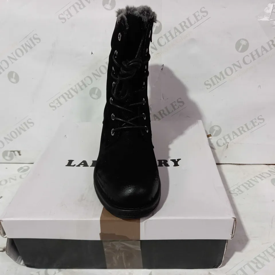 BOXED PAIR OF LADY GLORY FAUX FUR LINED BOOTS IN BLACK EU SIZE 37