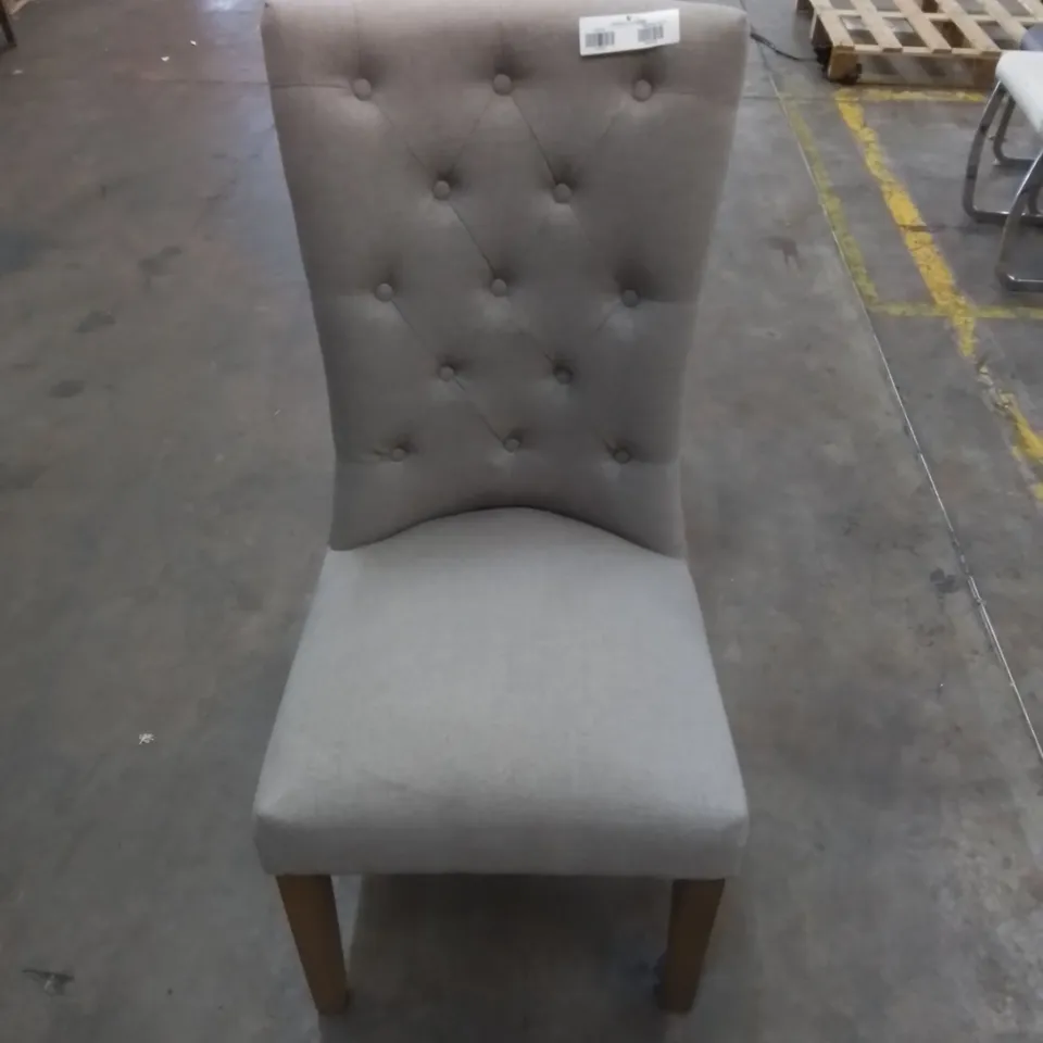 UPHOLSTERED FIRM DINING CHAIR 