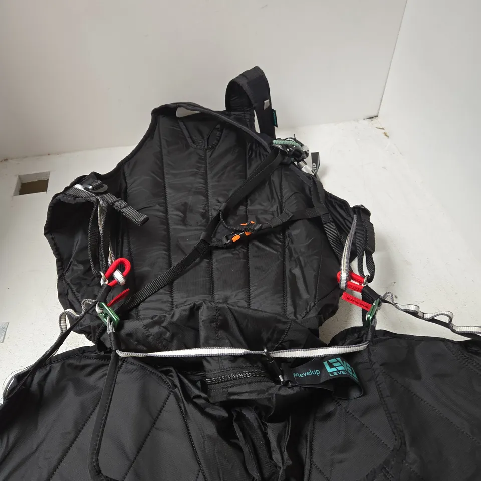 LVEL WINGS BLACK PARAGLIDING HARNESS WITH LINES AND CARABINERS
