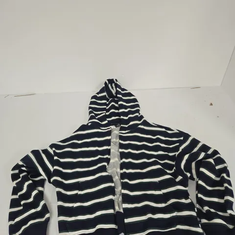 BOX OF APPROXIMATELY 15 ASSORTED CLOTHING ITEMS TO INCLUDE: STRIPED HOODED JACKET
