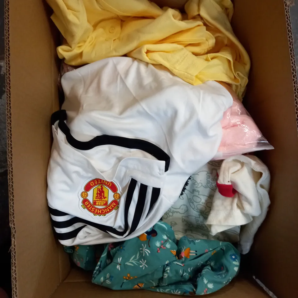 MEDIUM  BOX OF ASSORTED KIDS CLOTHING ITEMS TO INCLUDE BAGS, BABY GROWS AND DRESSES