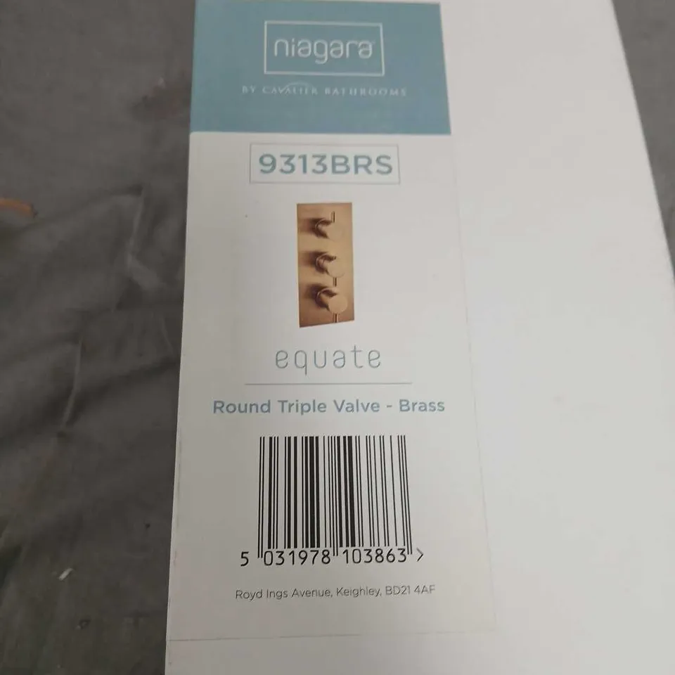 NIAGARA ROUND TRIPLE VALVE – BRASS