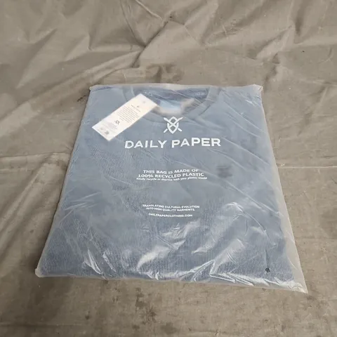 BAGGED DAILY PAPER ABASI SHORT SLEEVE TSHIRT IN BLUE SIZE L