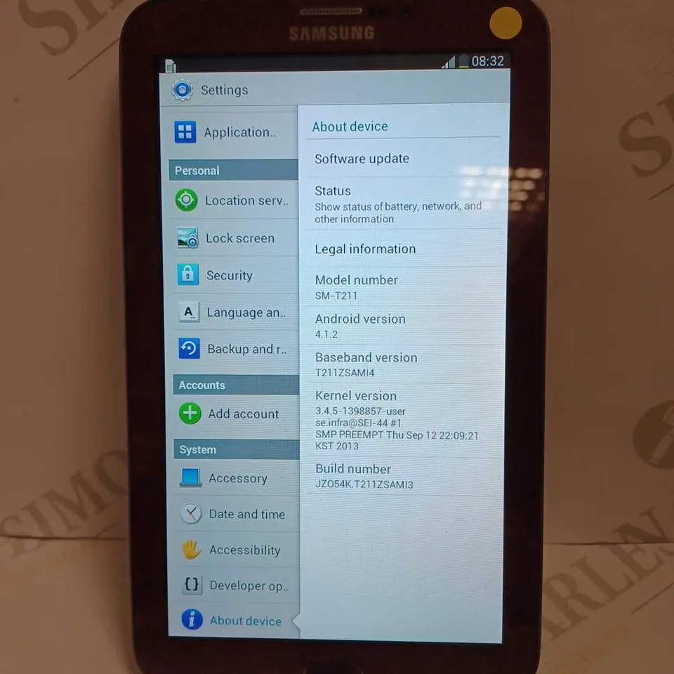 SAMSUNG GALAXY TAB 3 - RED SM-T211